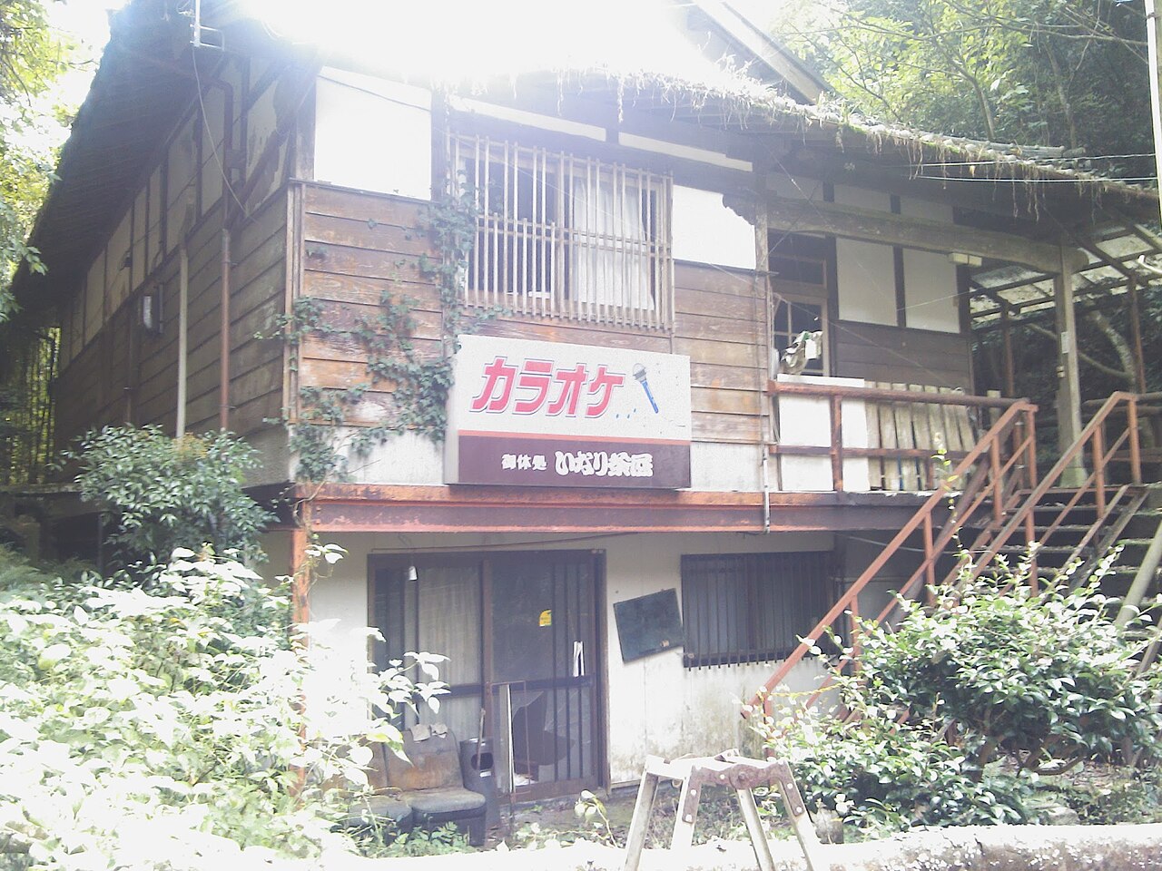 Verlassene Karaoke-Bar